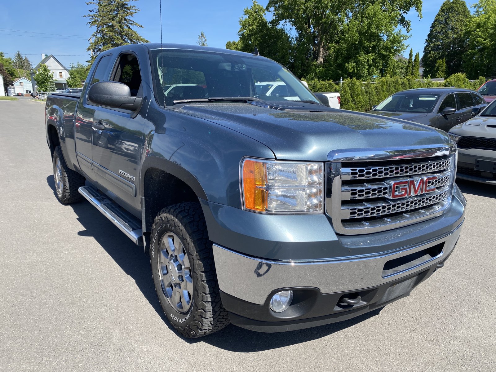 2012 GMC Sierra 2500HD SLE (26235A) Main Image