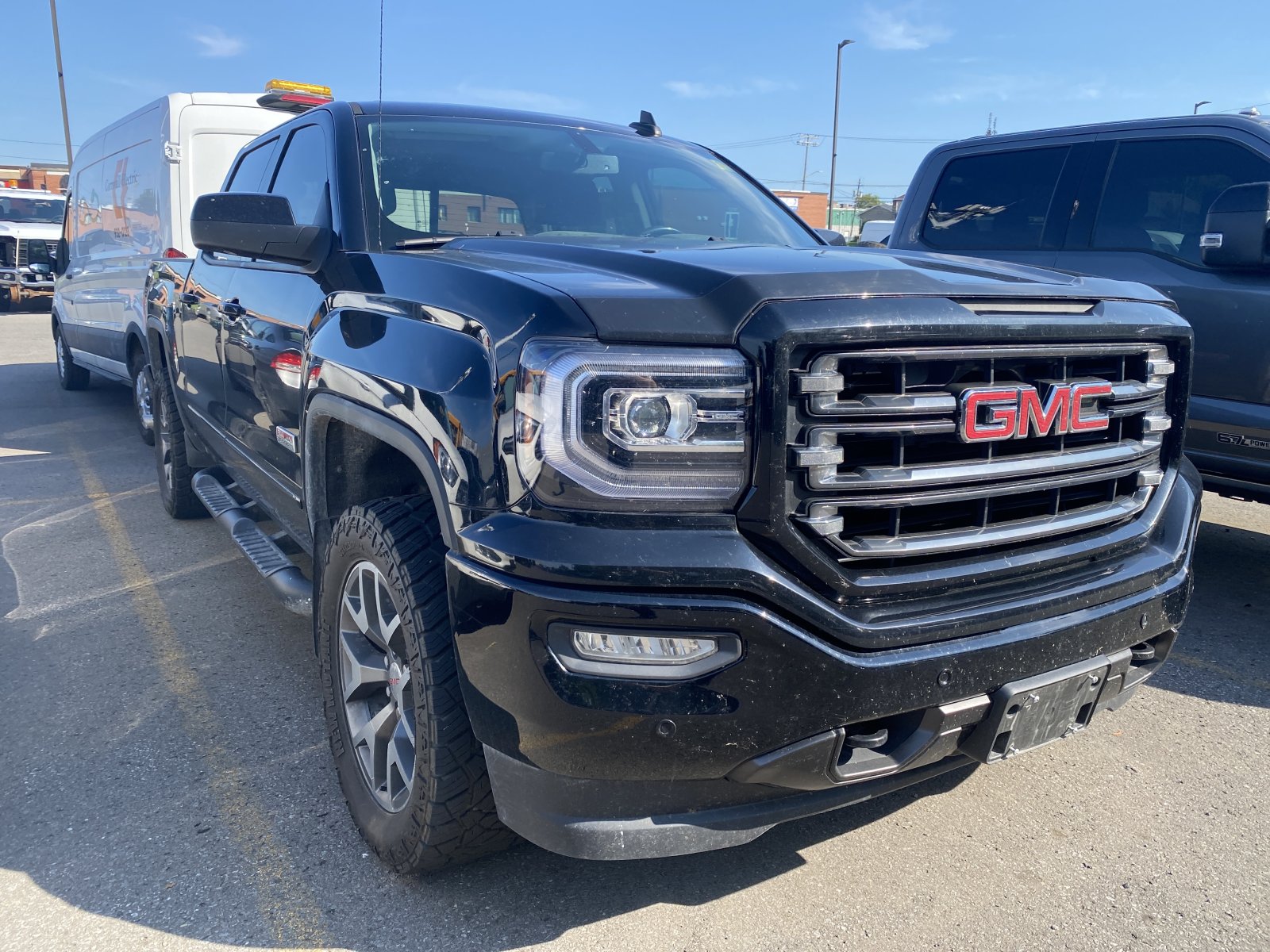 2017 GMC Sierra 1500 SLT (26557A) Main Image