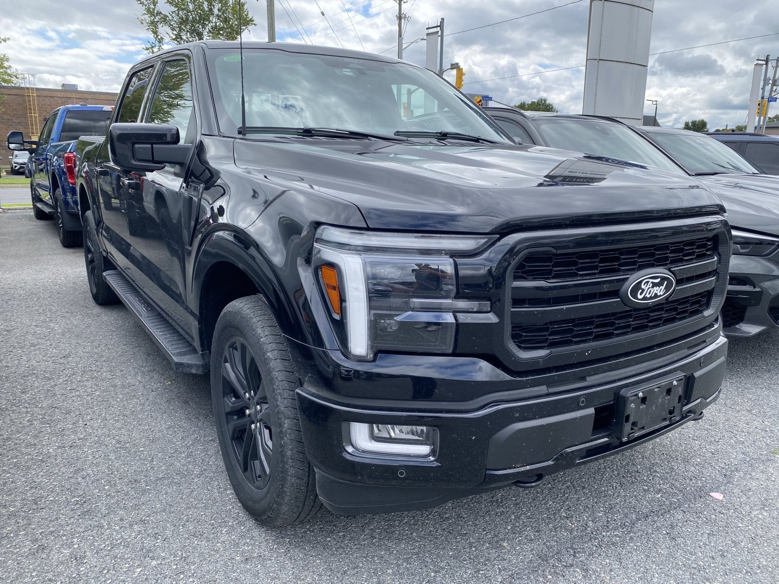 2024 Ford F-150 LARIAT 4WD SuperCrew 5.5 (26556A) Main Image