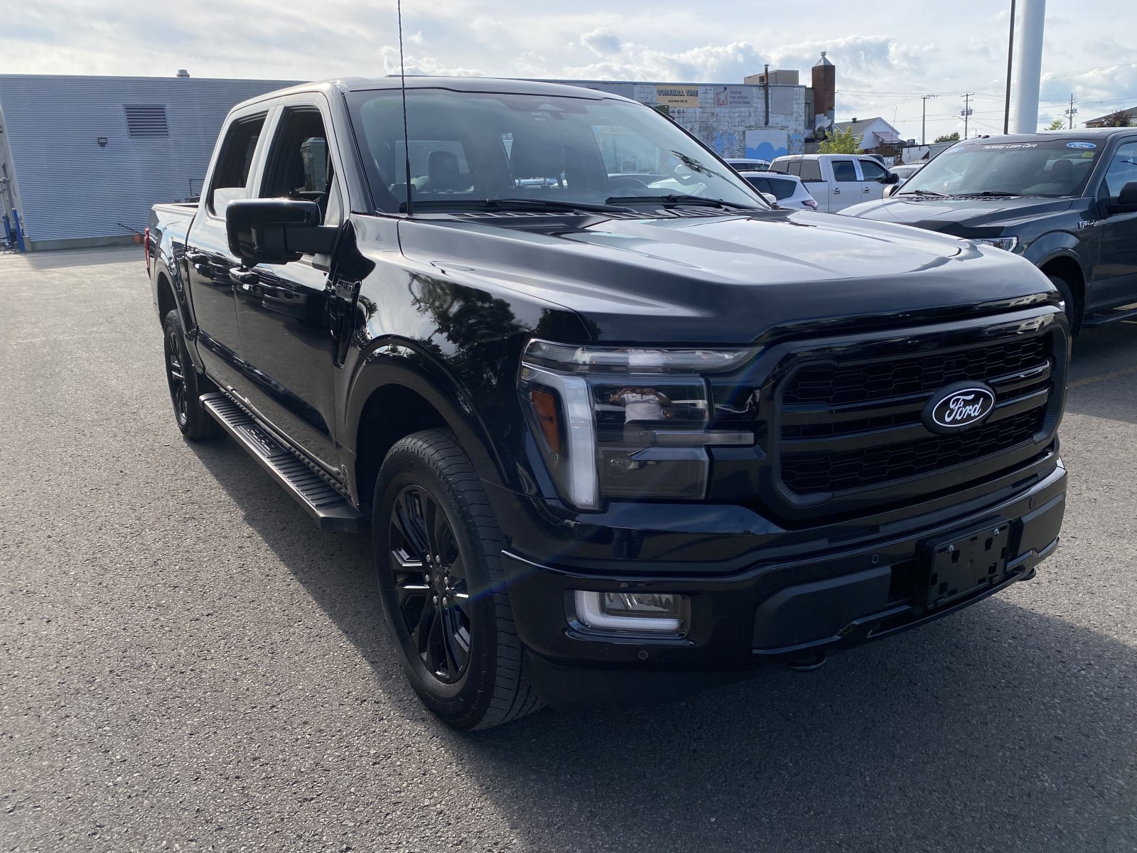 2024 Ford F-150 LARIAT 4WD SuperCrew 5.5' Box (26556A) Main Image