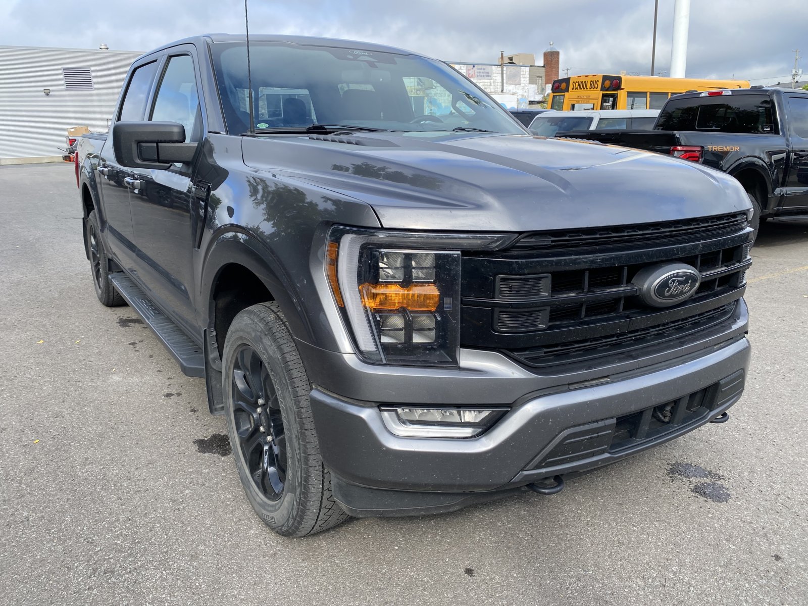 2022 Ford F-150 XL 4WD SuperCrew 5.5' Box (26571A) Main Image