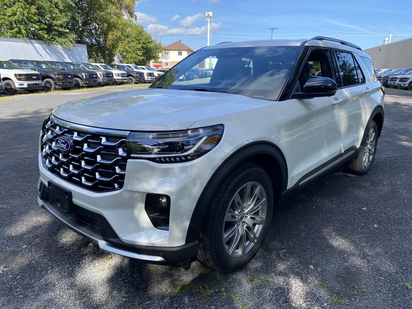 2027 Ford Explorer Platinum (27006) Main Image