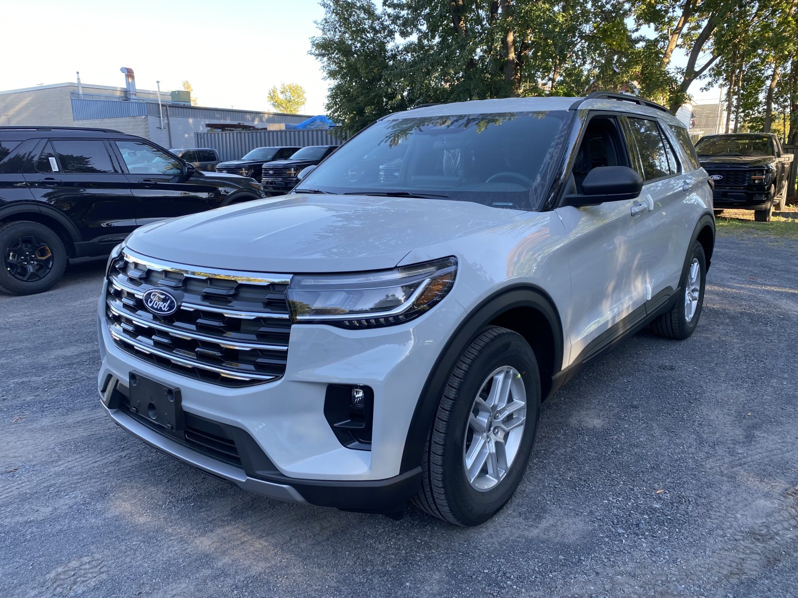 2027 Ford Explorer Active w/200A Pkg (27017) Main Image