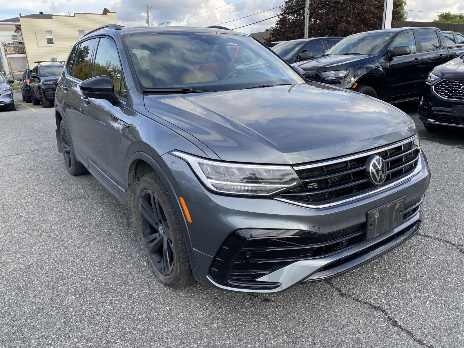 2024 Volkswagen Tiguan SE R-Line Black Edition (26575A) Main Image