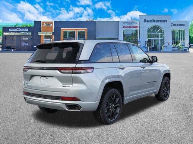 2023 Jeep Cherokee 80th Anniversary Edition photo 3