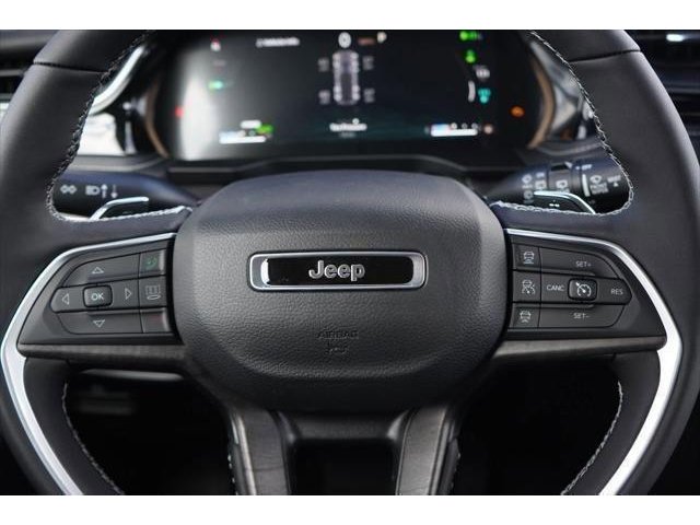 2023 Jeep Cherokee 80th Anniversary Edition photo 9