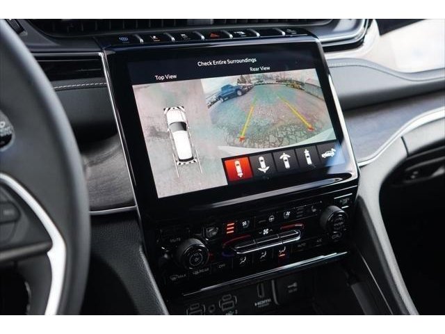 2023 Jeep Cherokee 80th Anniversary Edition photo 13
