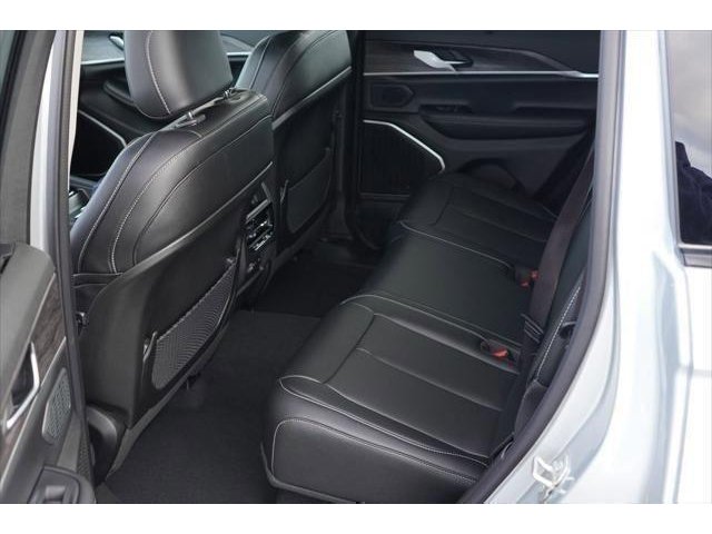 2023 Jeep Cherokee 80th Anniversary Edition photo 19