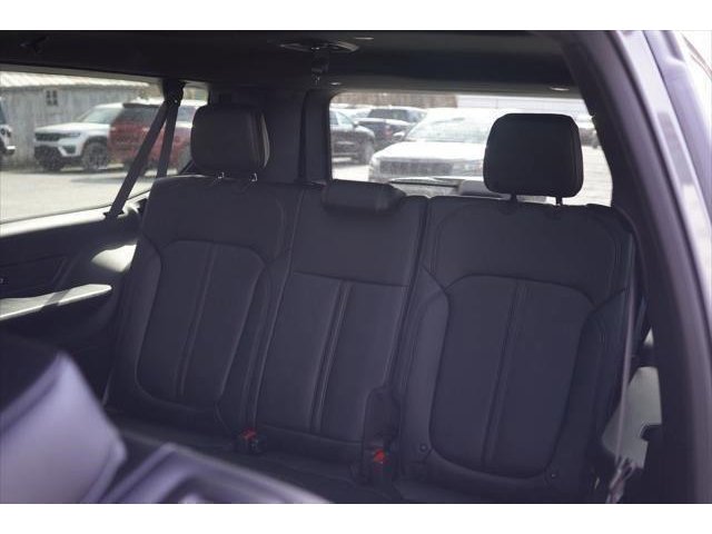 2024 Jeep Wagoneer L Series II Carbide photo 18