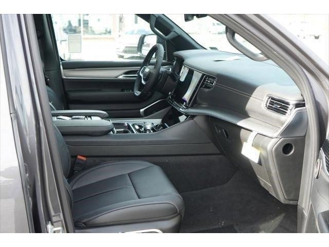 2024 Jeep Wagoneer L Series II Carbide photo 21