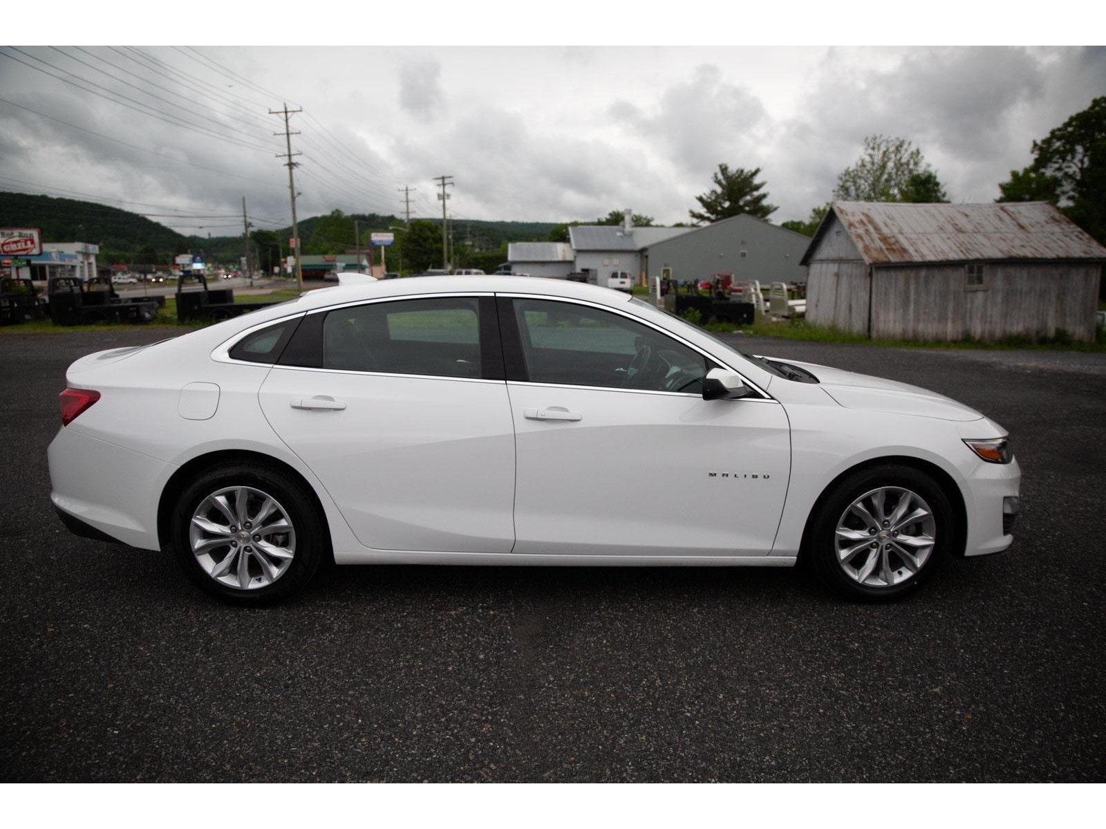 2023 Chevrolet Malibu 1LT photo 2