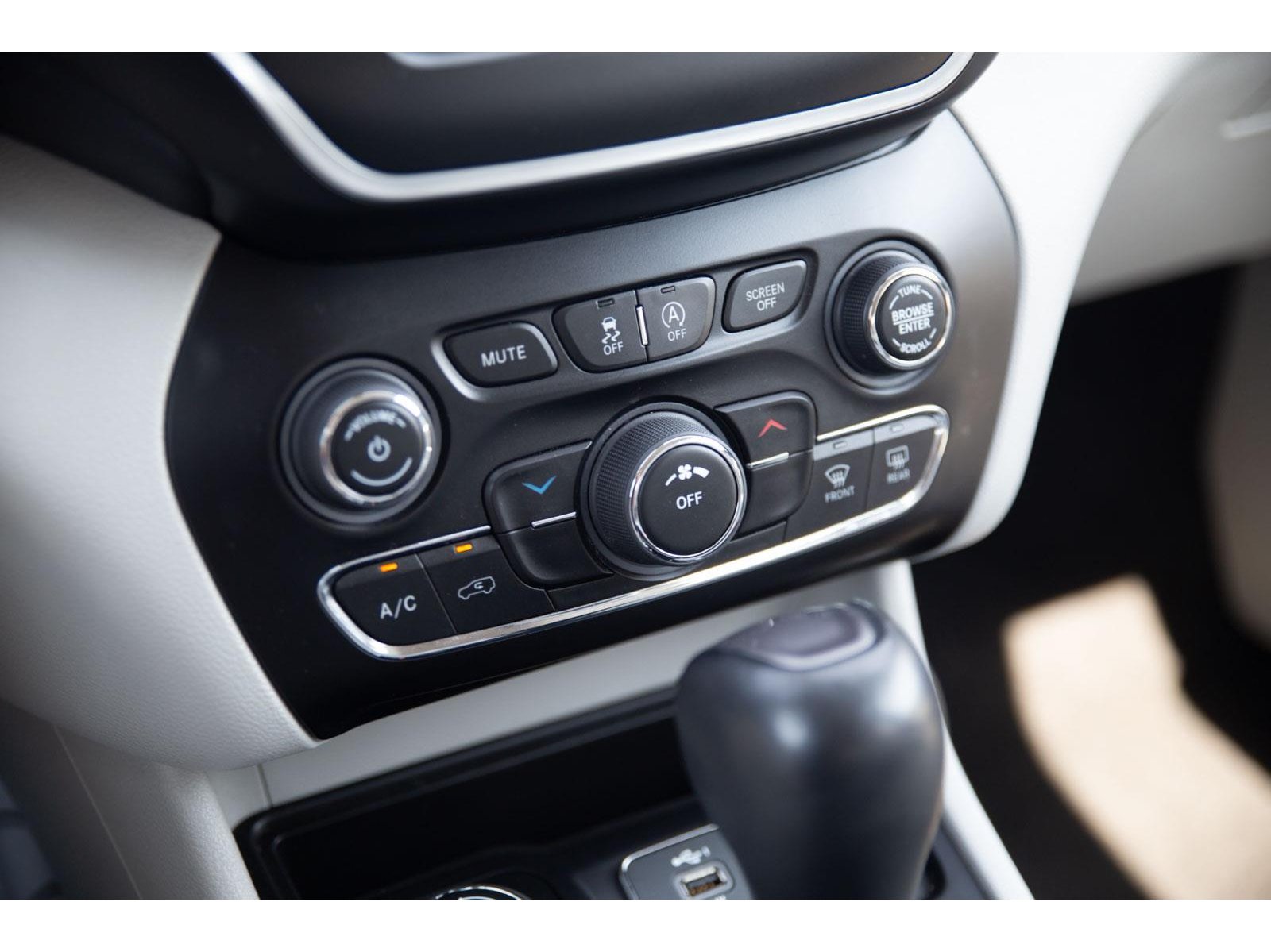 2020 Jeep Cherokee Latitude photo 14