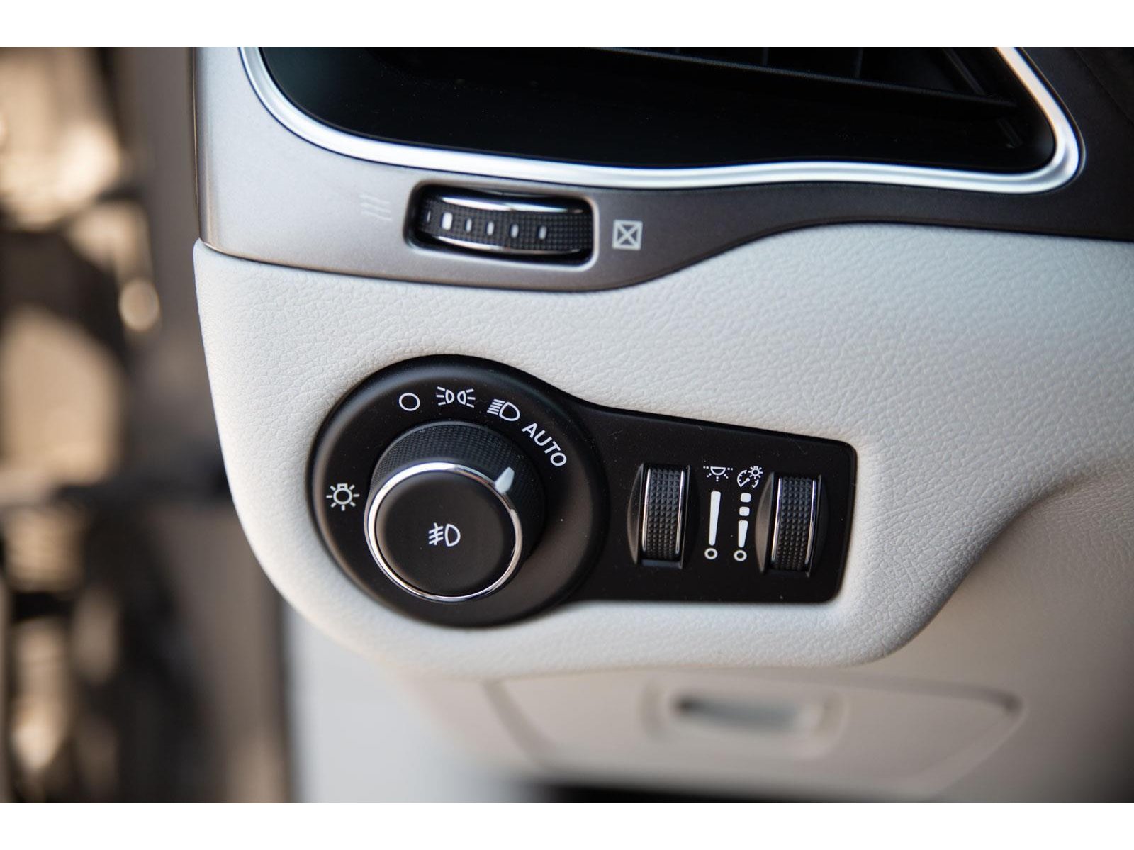 2020 Jeep Cherokee Latitude photo 18