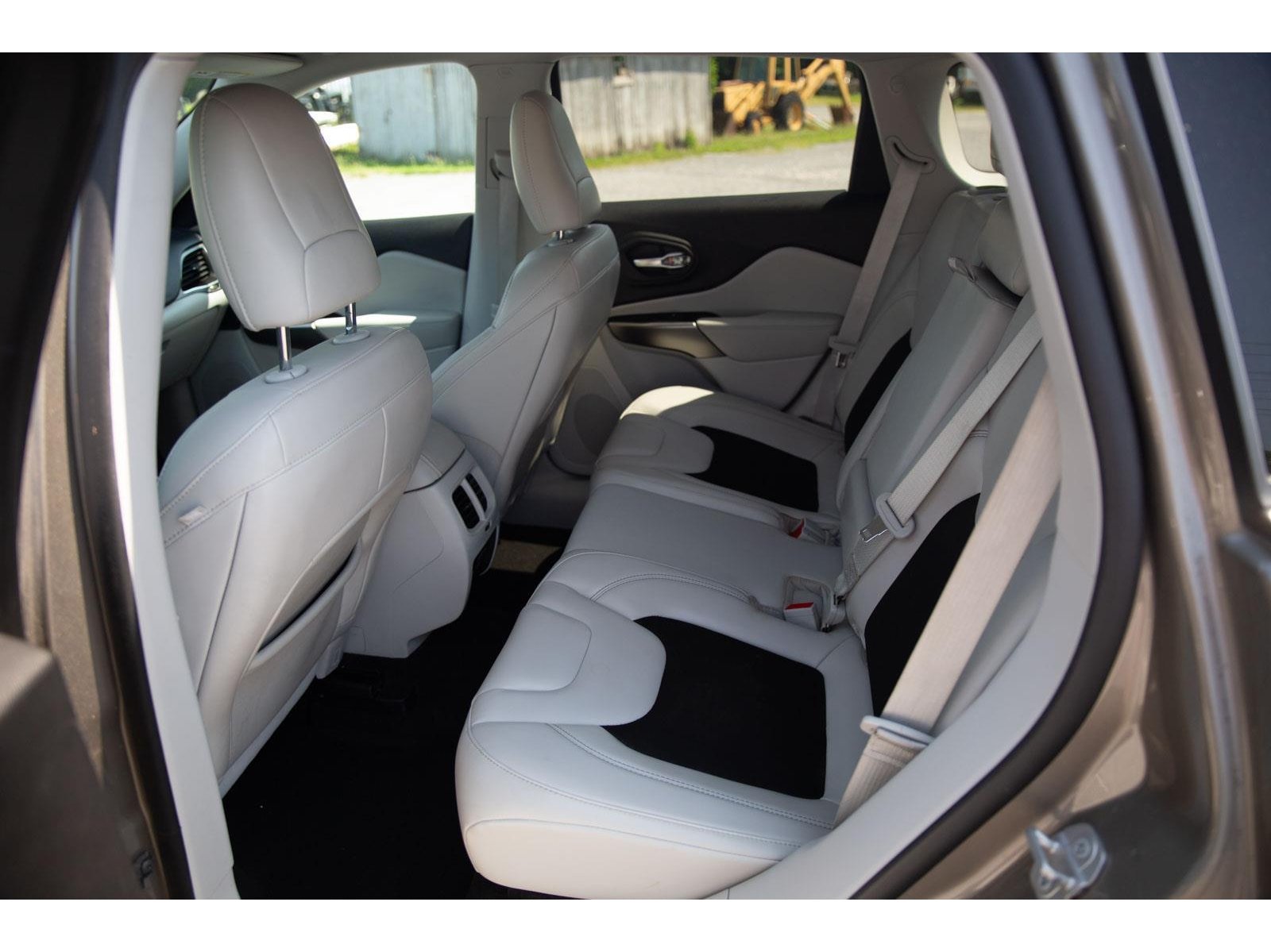2020 Jeep Cherokee Latitude photo 21