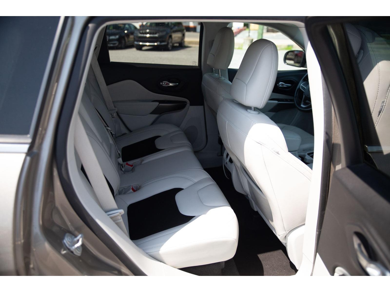 2020 Jeep Cherokee Latitude photo 23