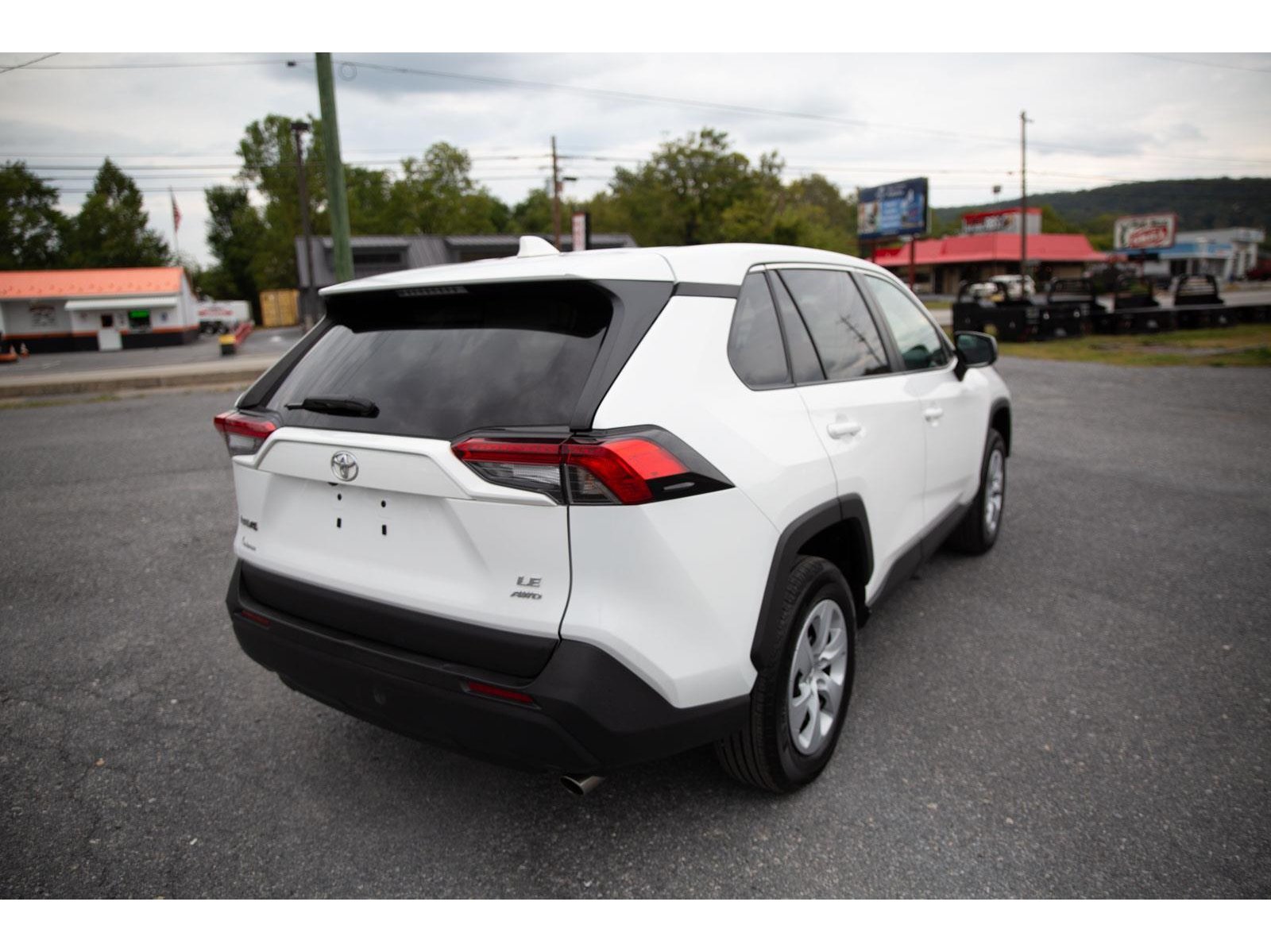 2024 Toyota RAV4 LE photo 2