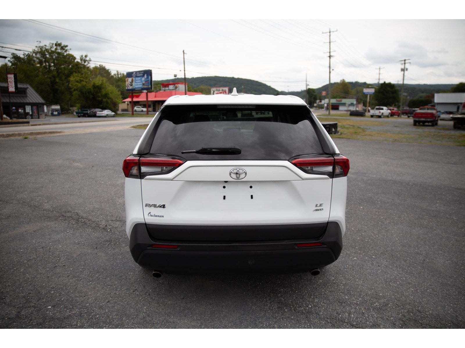 2024 Toyota RAV4 LE photo 3