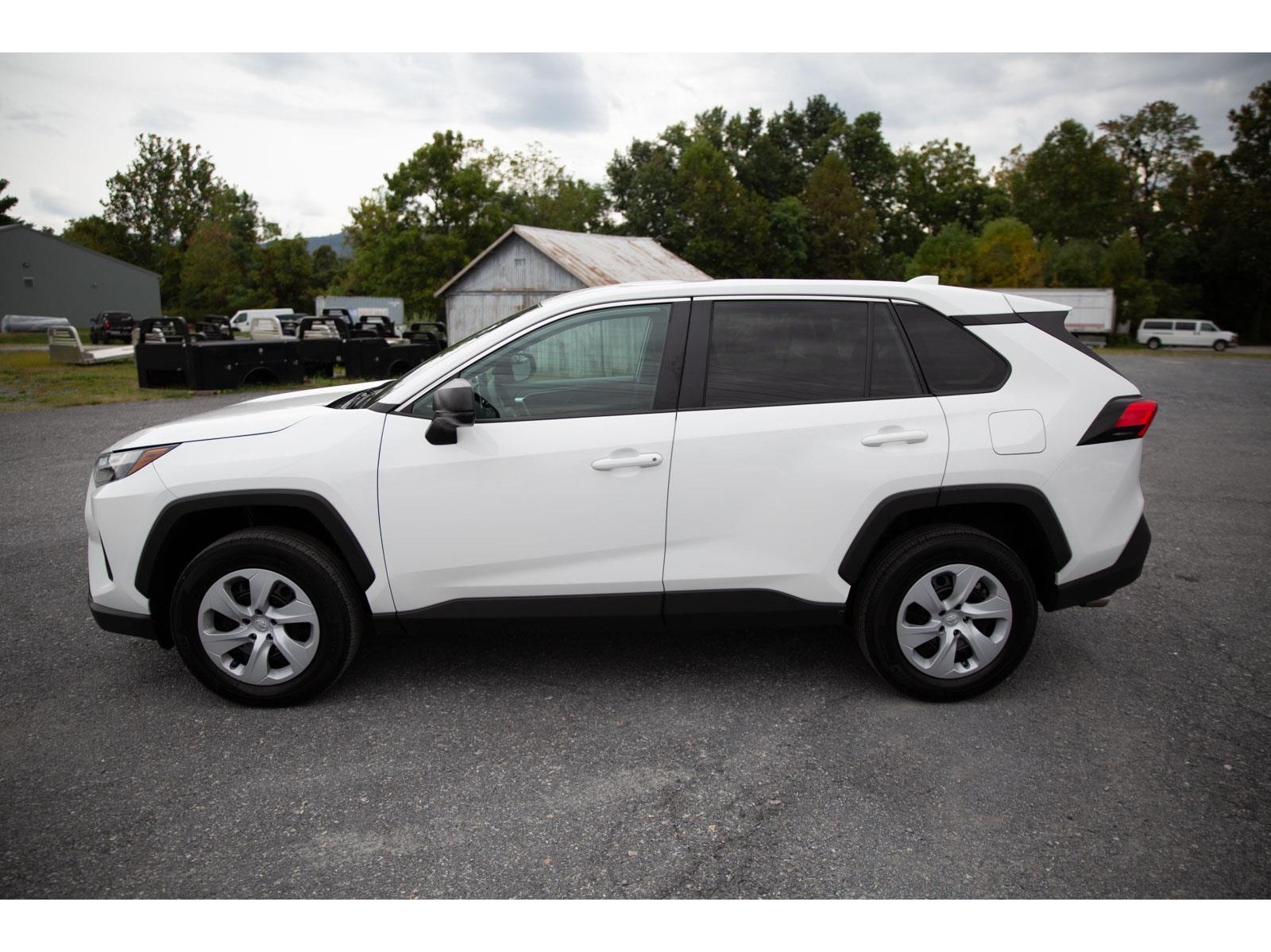 2024 Toyota RAV4 LE photo 5