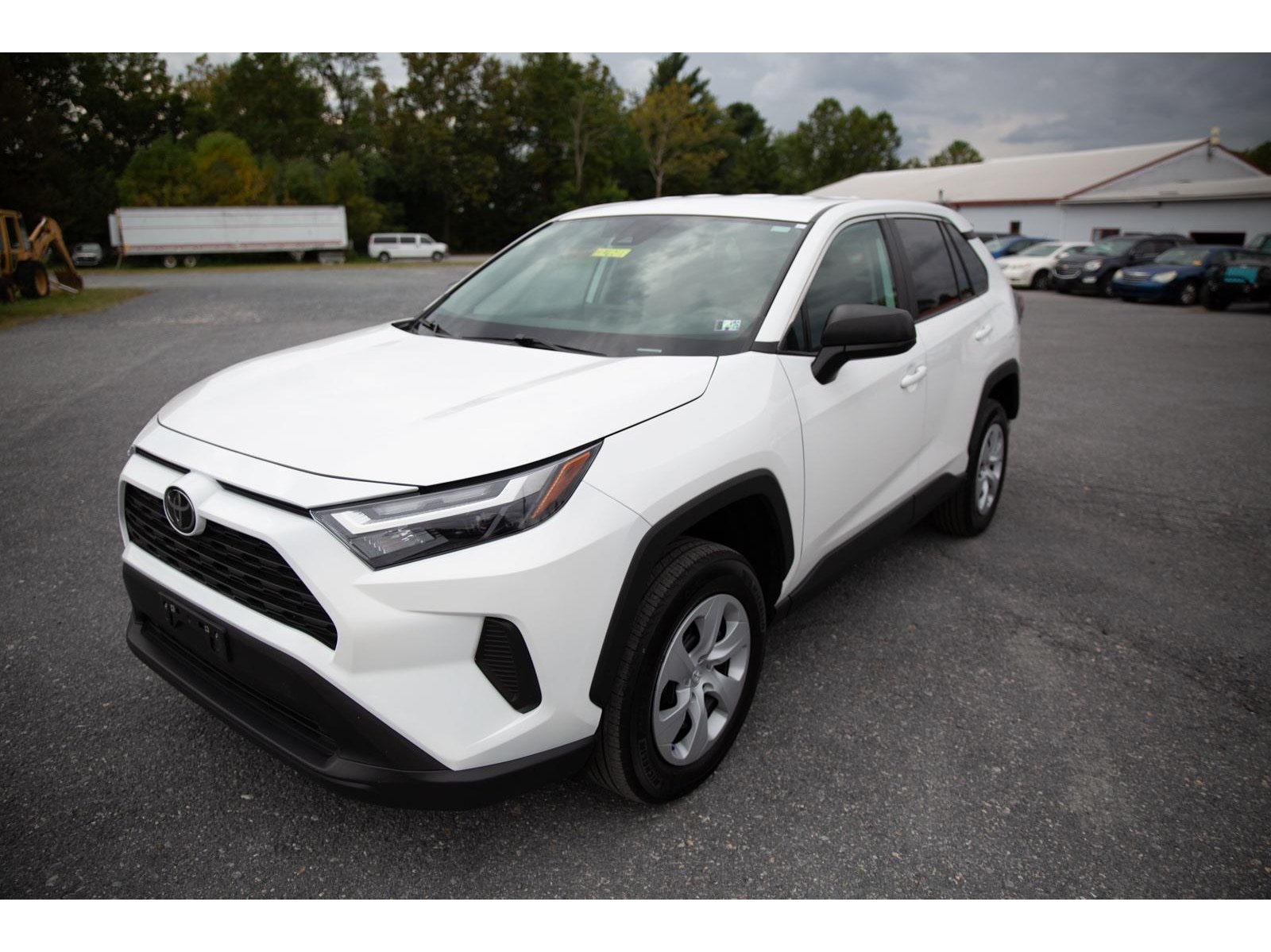 2024 Toyota RAV4 LE photo 6
