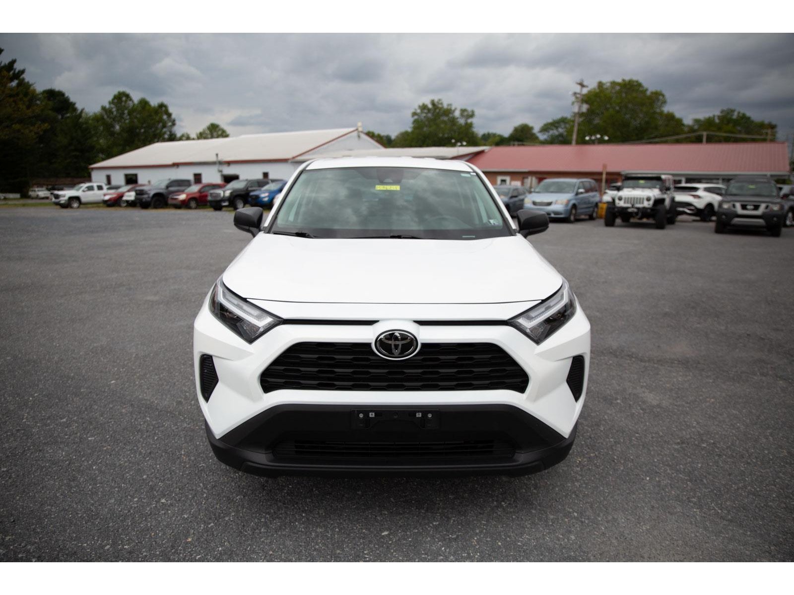 2024 Toyota RAV4 LE photo 7