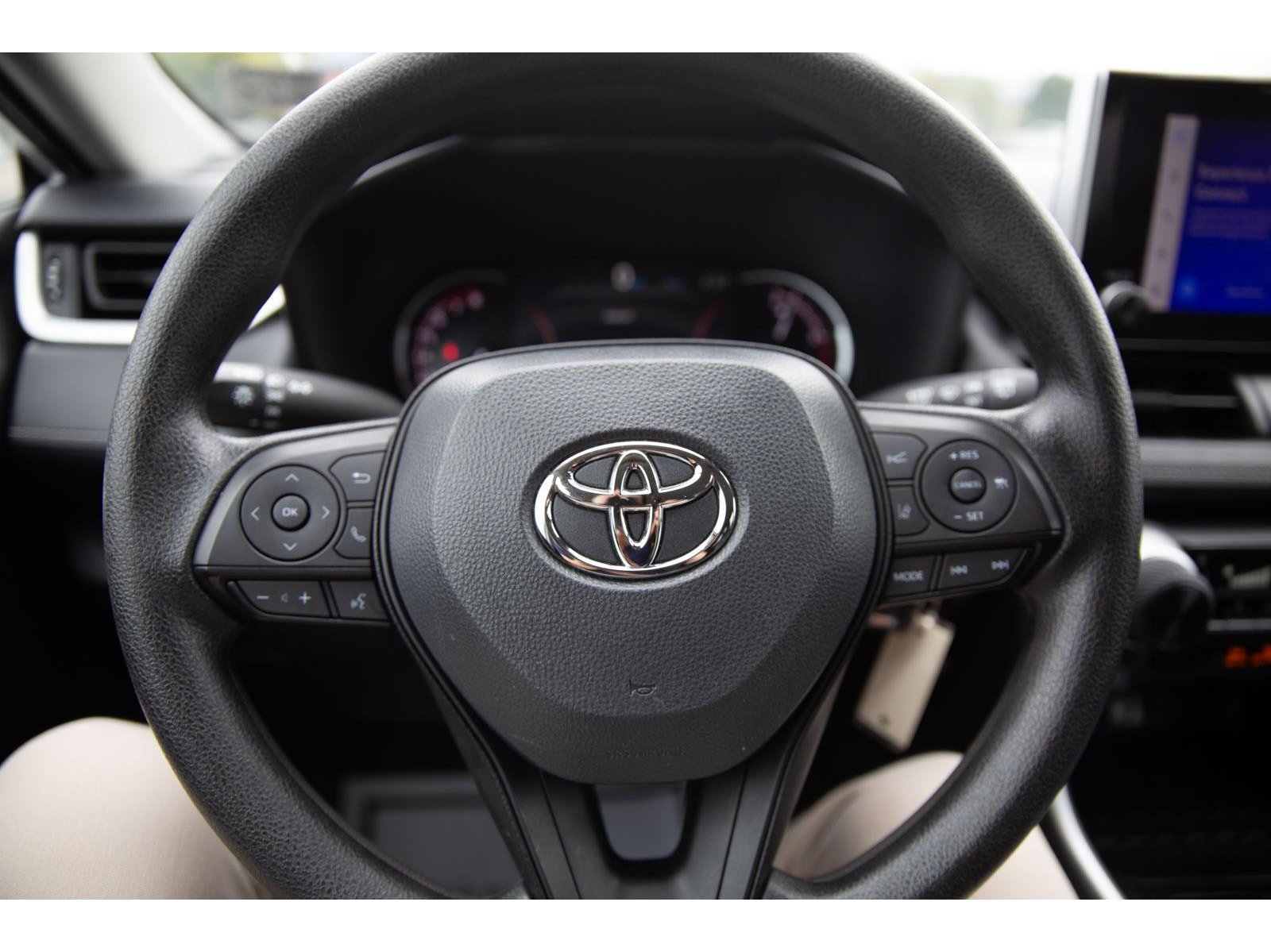 2024 Toyota RAV4 LE photo 9