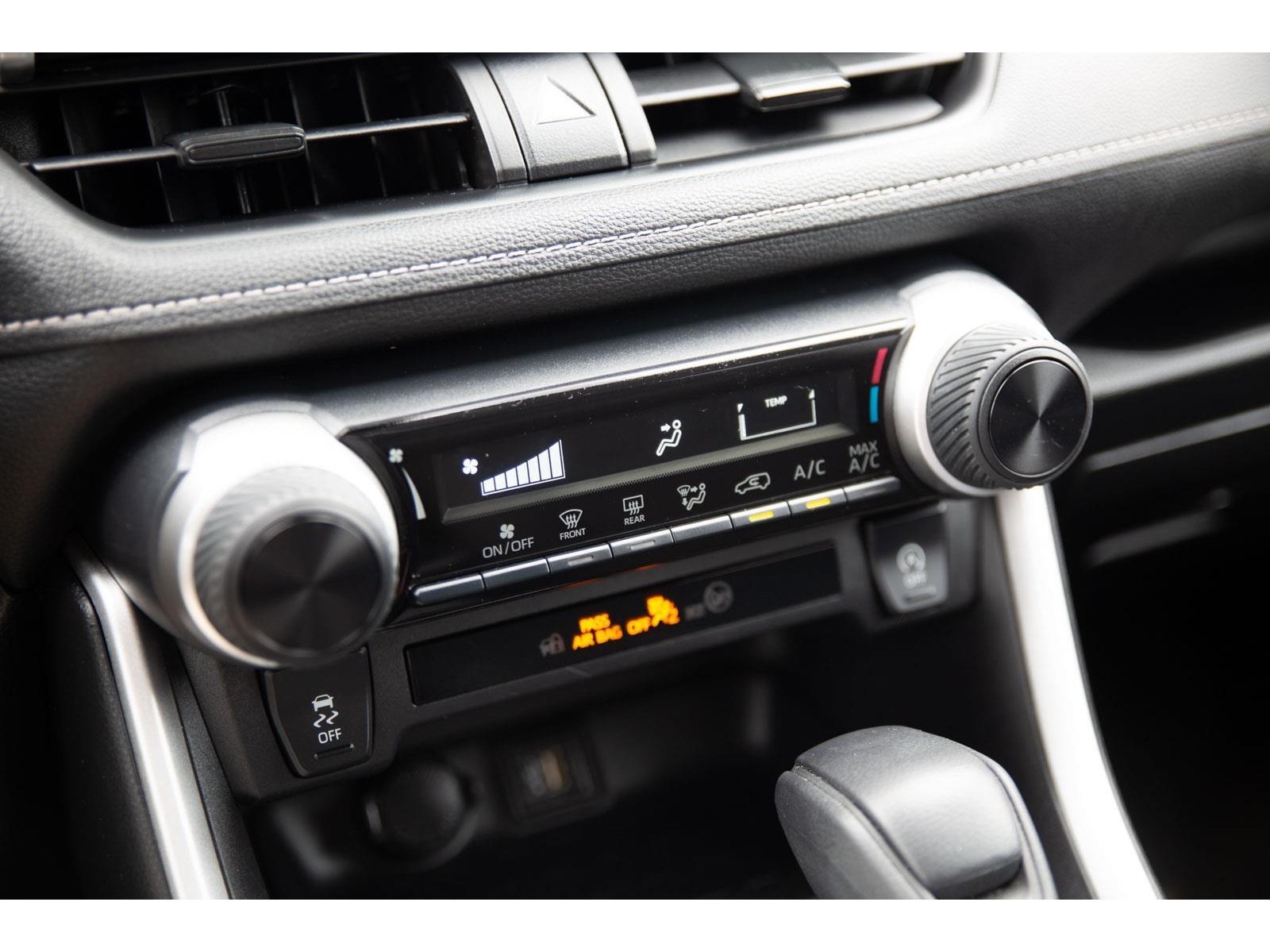 2024 Toyota RAV4 LE photo 12