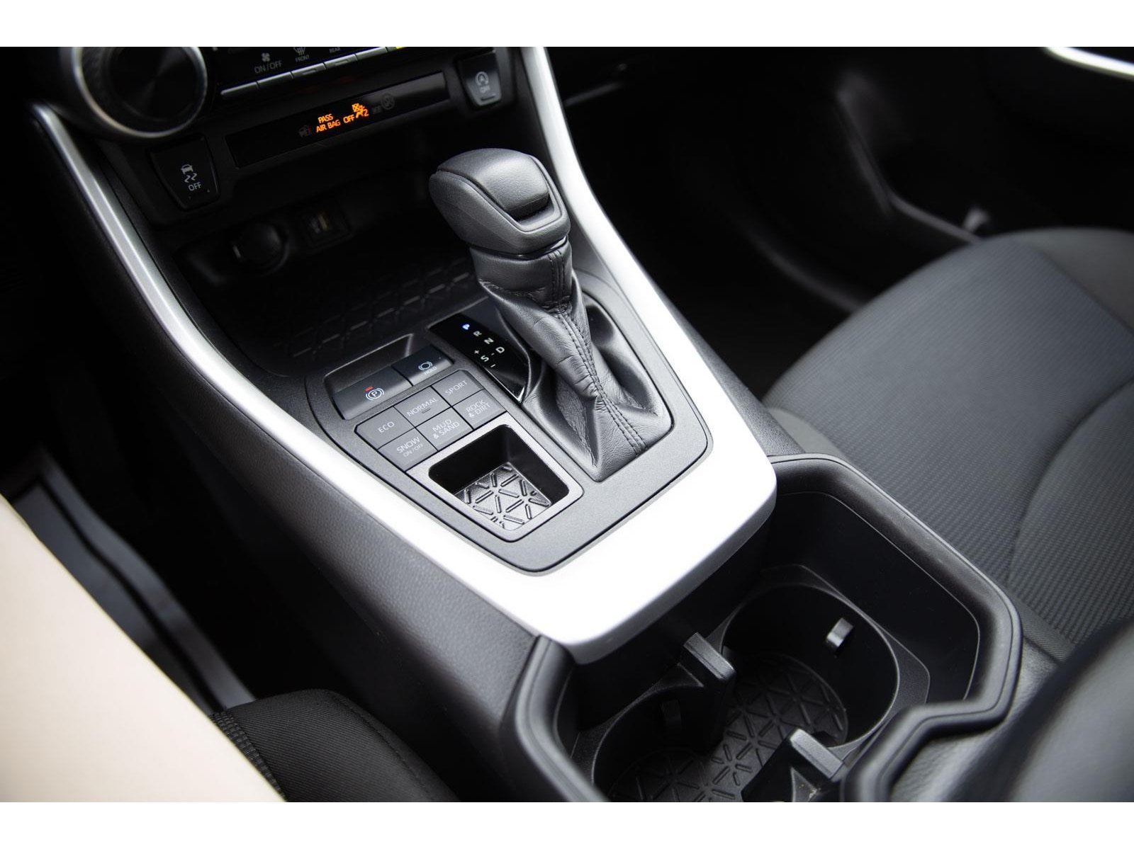 2024 Toyota RAV4 LE photo 14