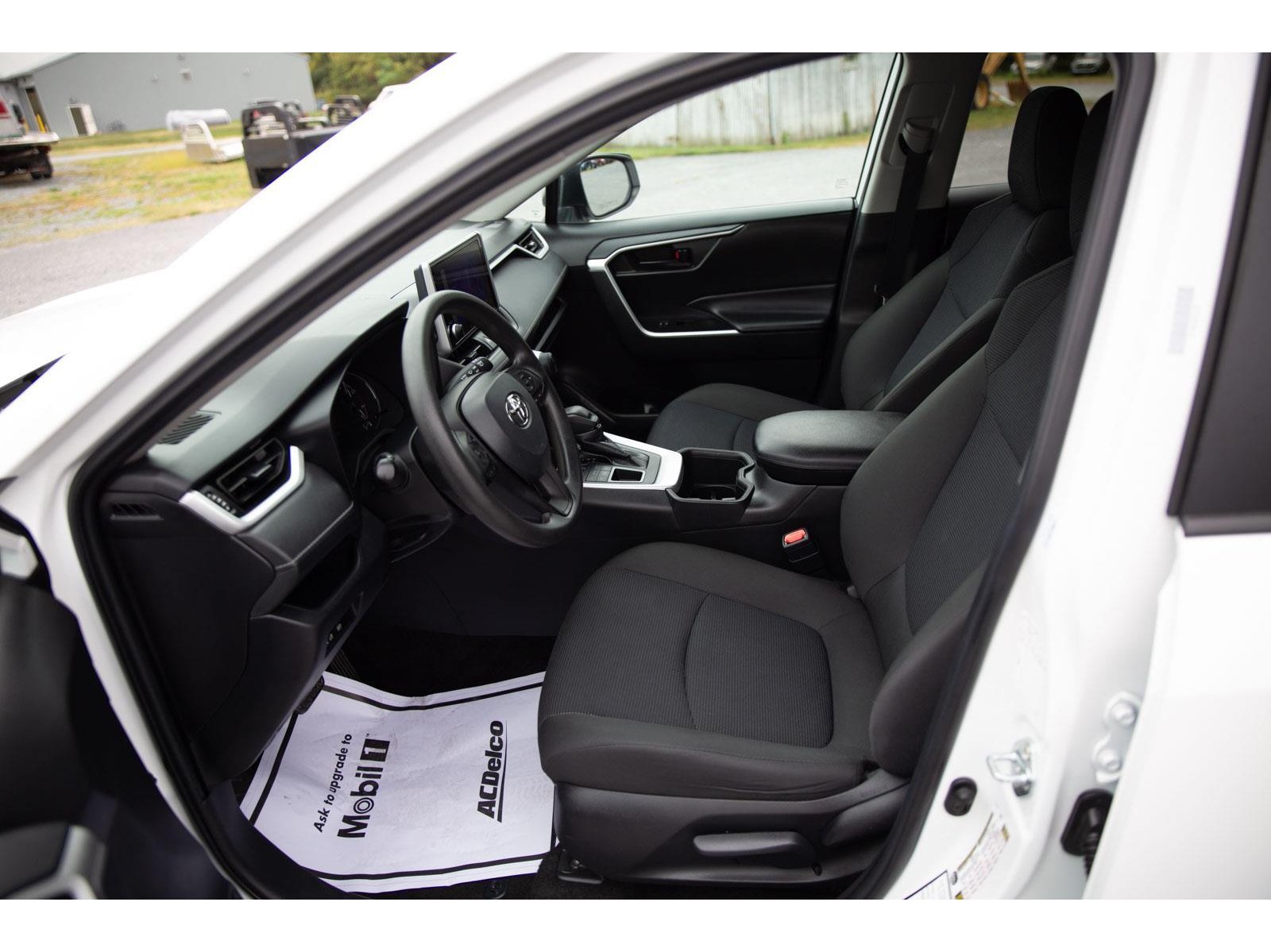 2024 Toyota RAV4 LE photo 18