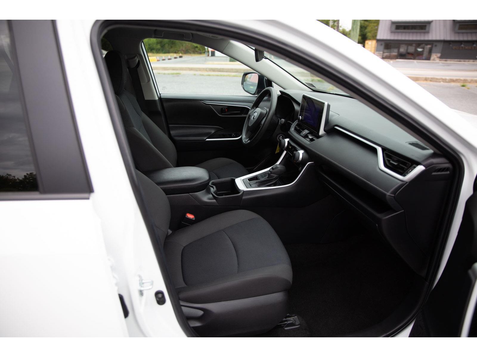 2024 Toyota RAV4 LE photo 21