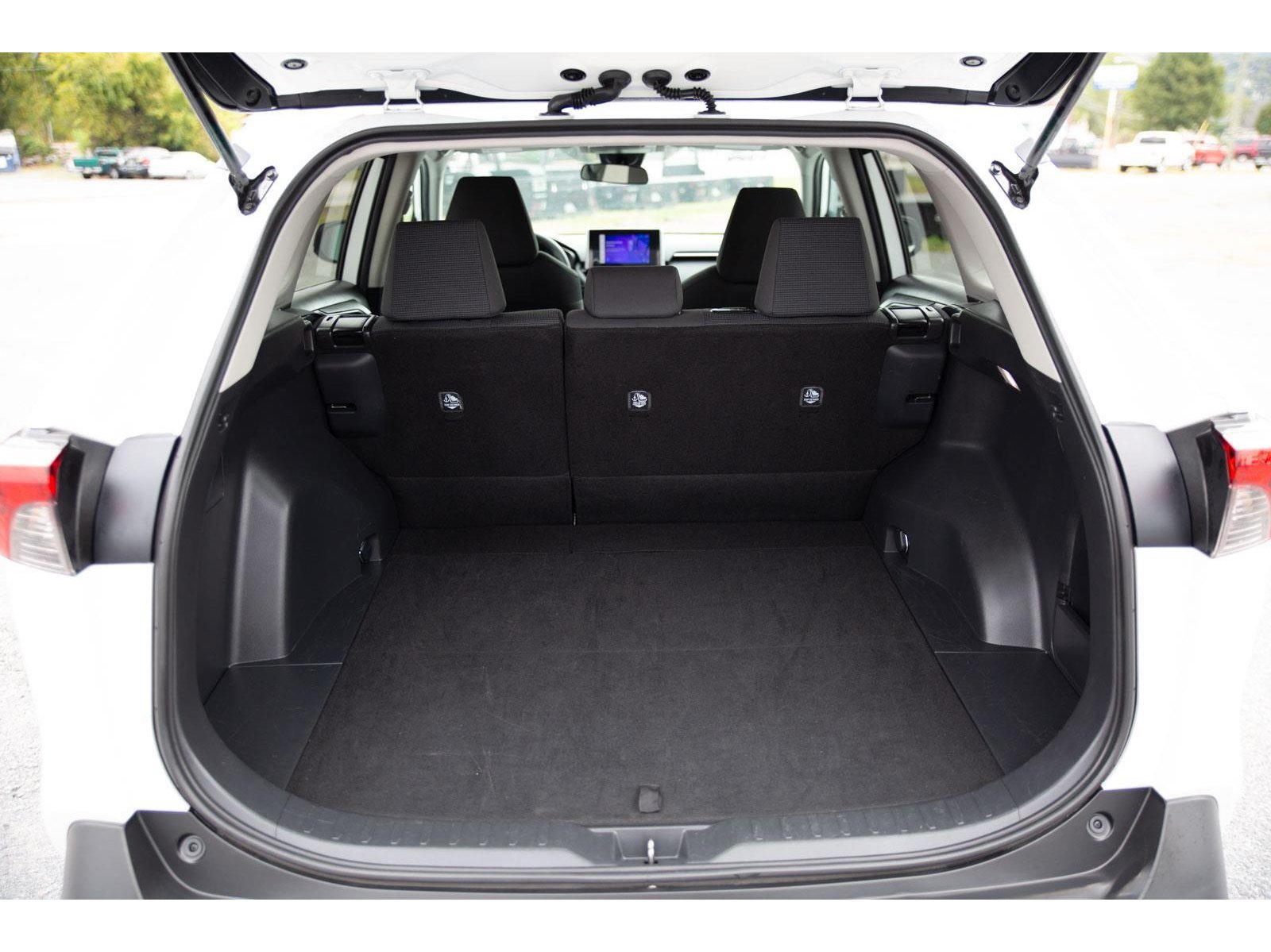 2024 Toyota RAV4 LE photo 22