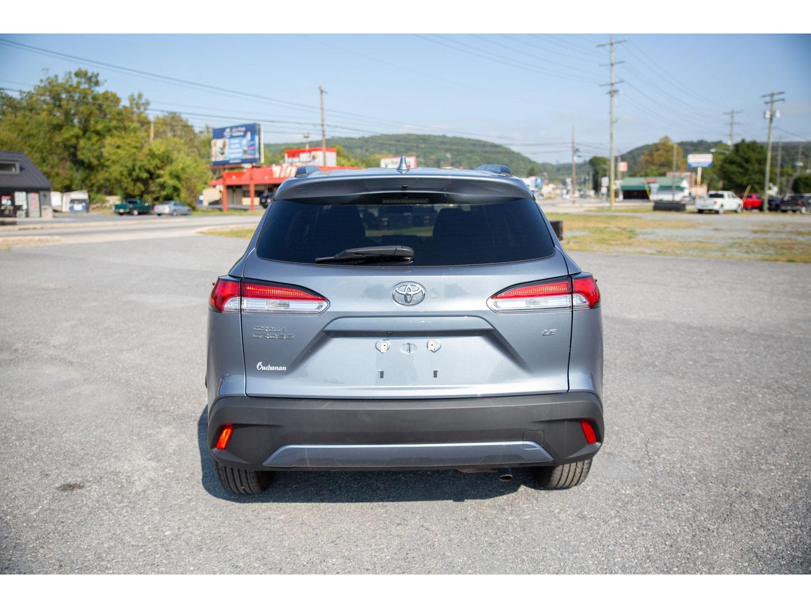 2024 Toyota Corolla Cross LE photo 4