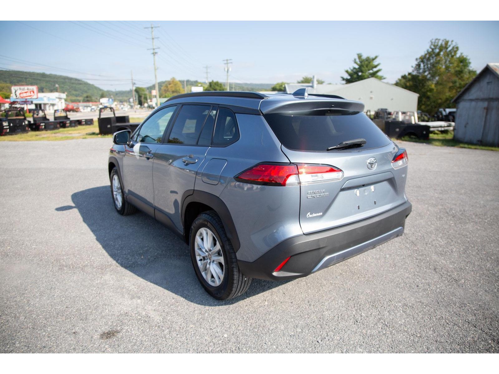 2024 Toyota Corolla Cross LE photo 5