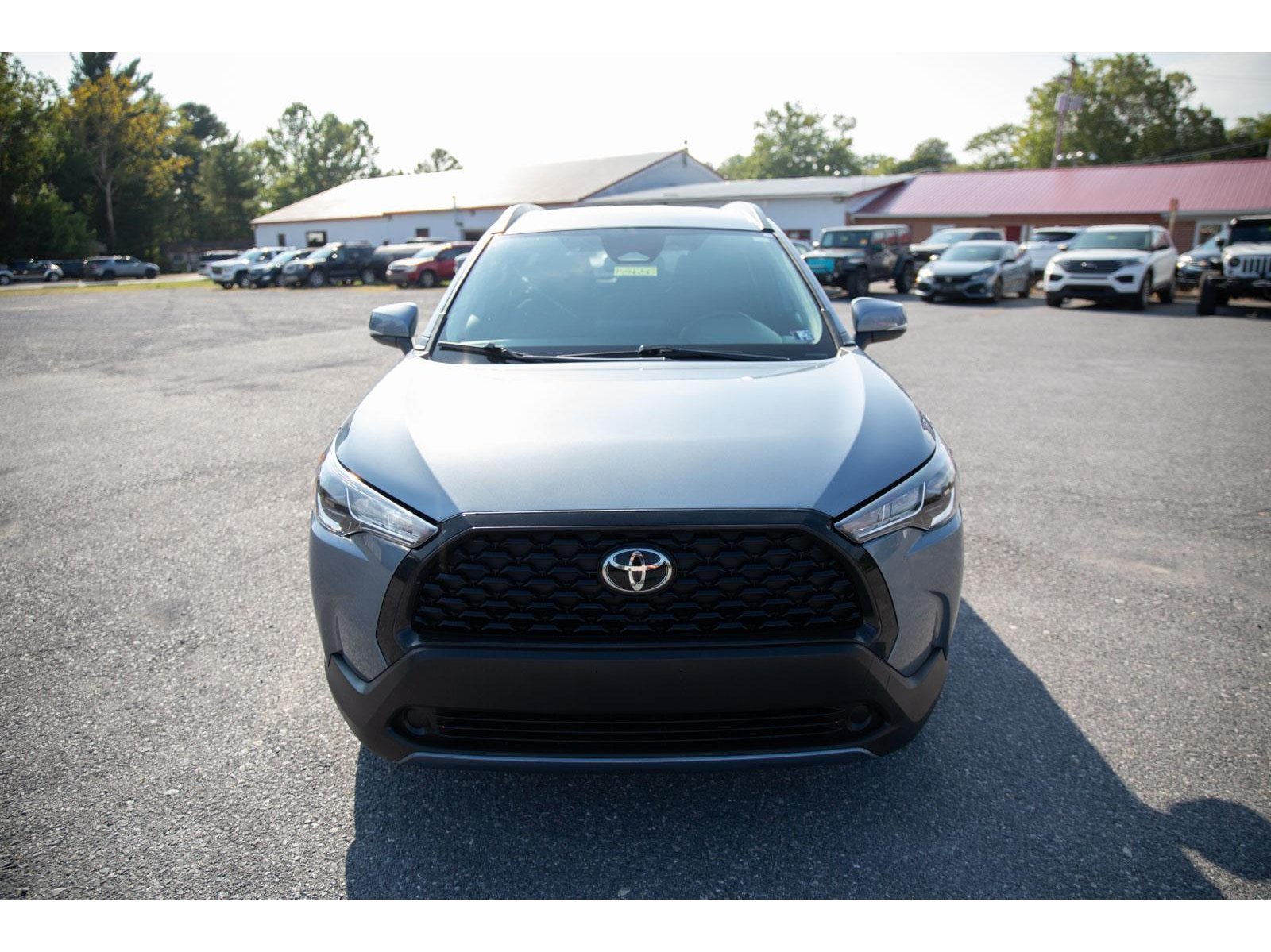 2024 Toyota Corolla Cross LE photo 8