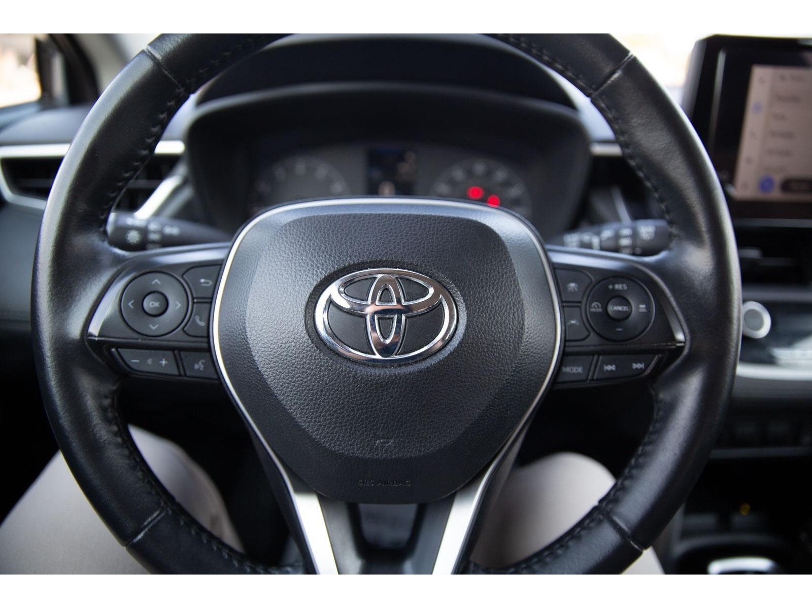 2024 Toyota Corolla Cross LE photo 11