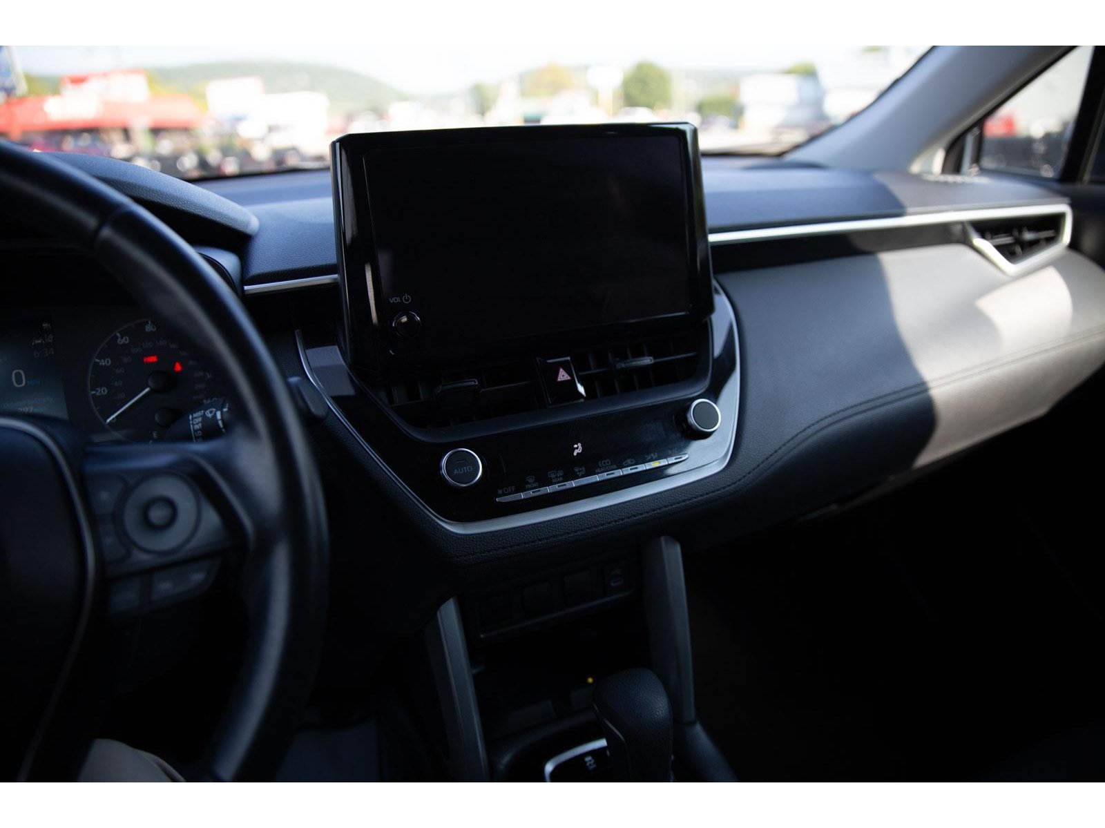 2024 Toyota Corolla Cross LE photo 13
