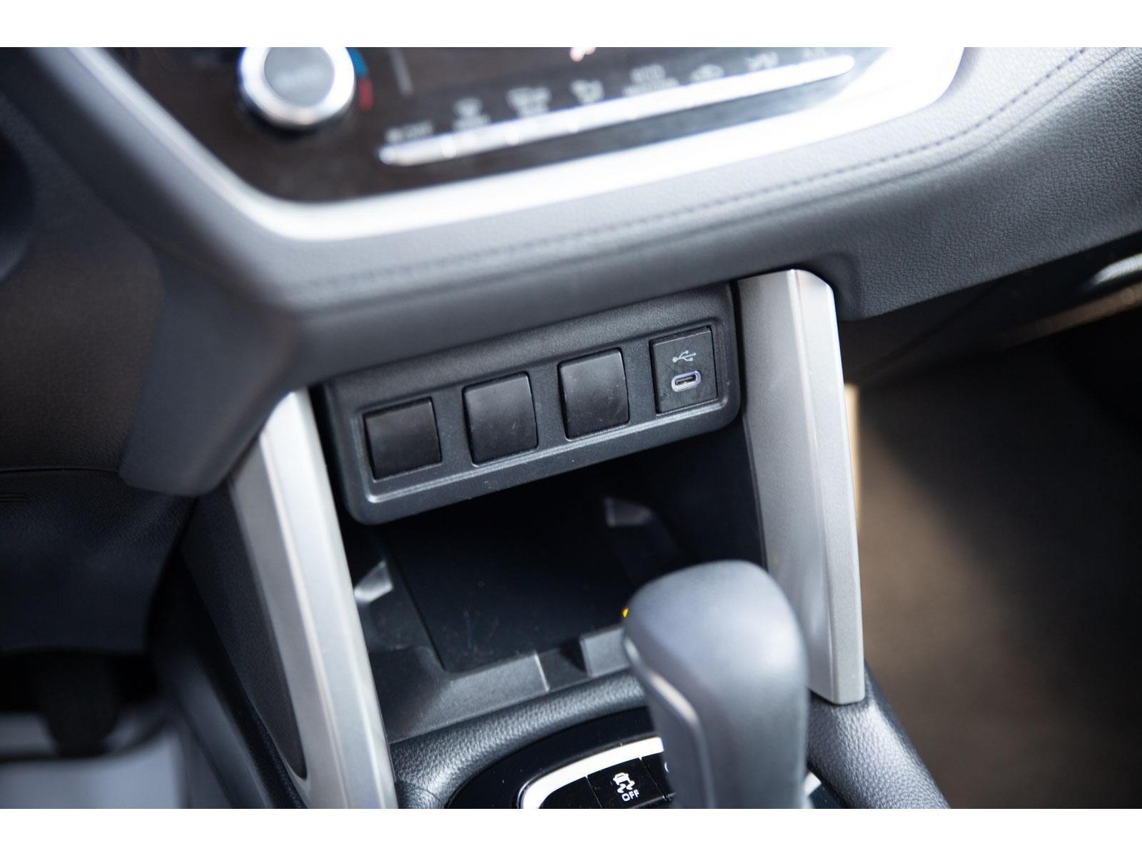2024 Toyota Corolla Cross LE photo 15
