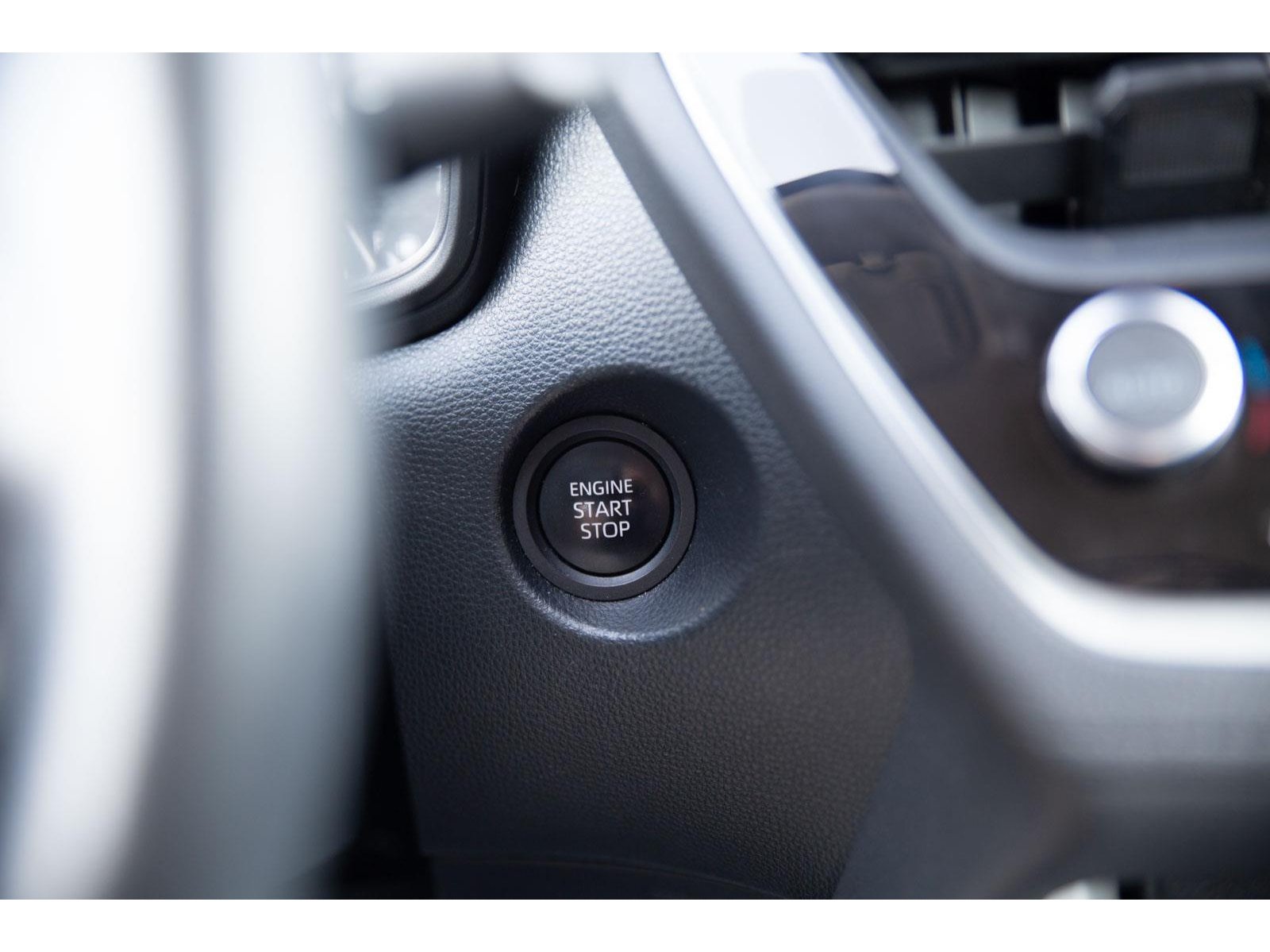 2024 Toyota Corolla Cross LE photo 17