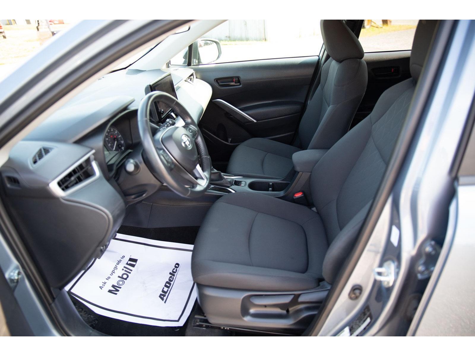2024 Toyota Corolla Cross LE photo 19
