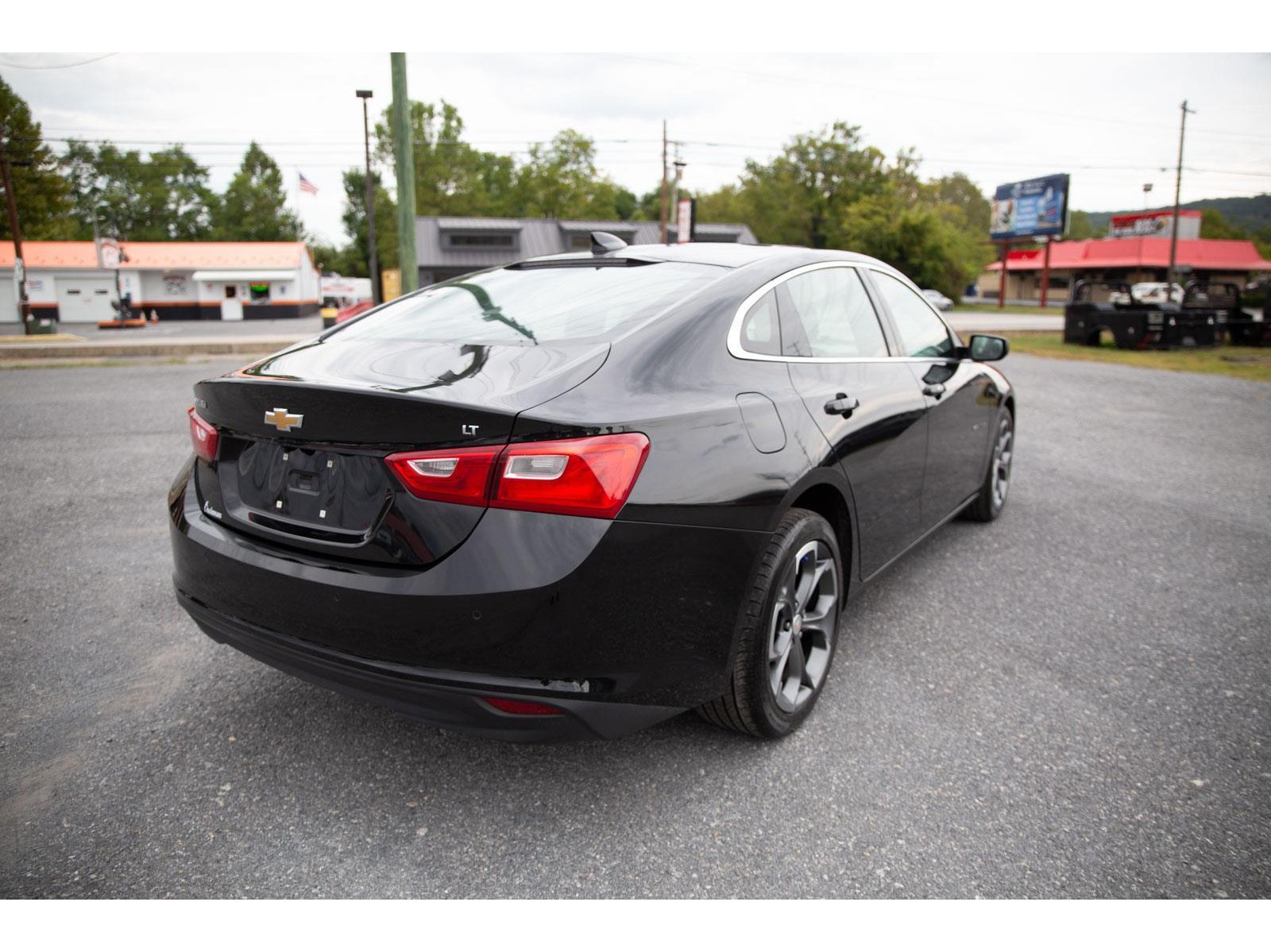 2024 Chevrolet Malibu 1LT photo 3