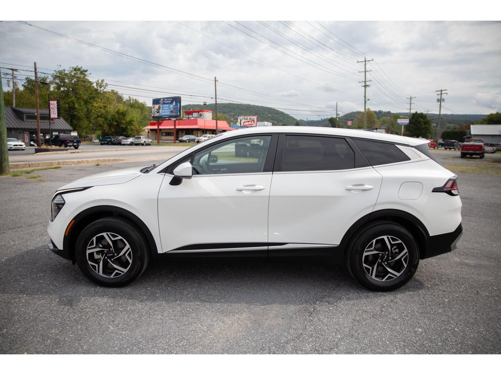 2024 Kia Sportage LX photo 6