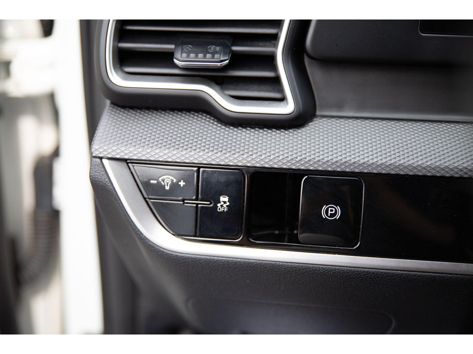 2024 Kia Sportage LX photo 17