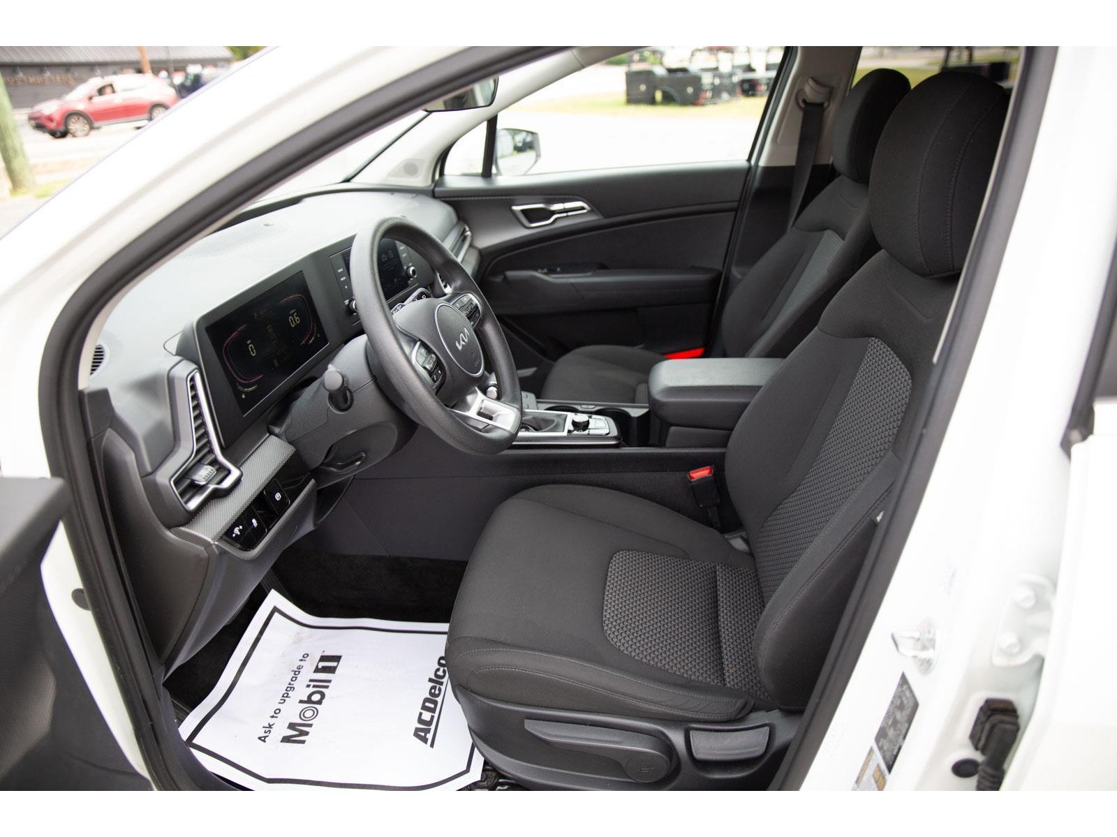 2024 Kia Sportage LX photo 18