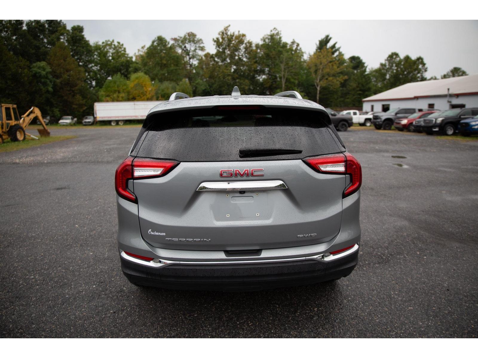 2024 Gmc Terrain SLT photo 3