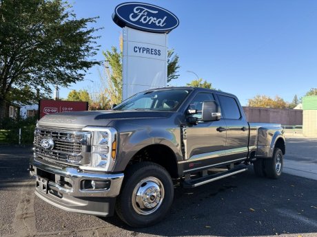 2027 Ford Super Duty F-350 DRW XLT 4WD CREW CAB 8' BOX 