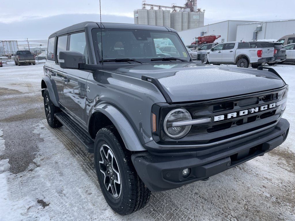 2024 Ford Bronco OUTER BANKS 4 DOOR (4B050) Main Image