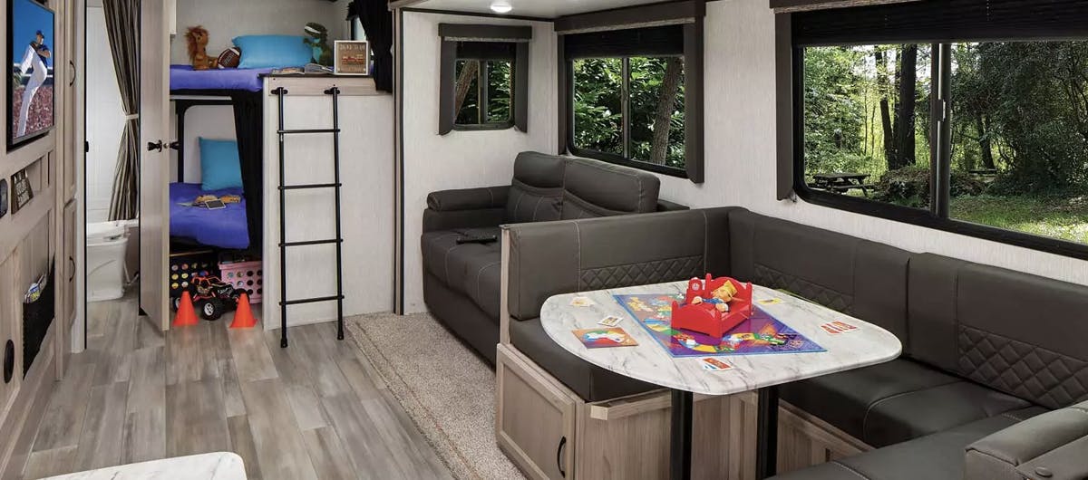 coachmen-northern-spirit-travel-trailer-interior