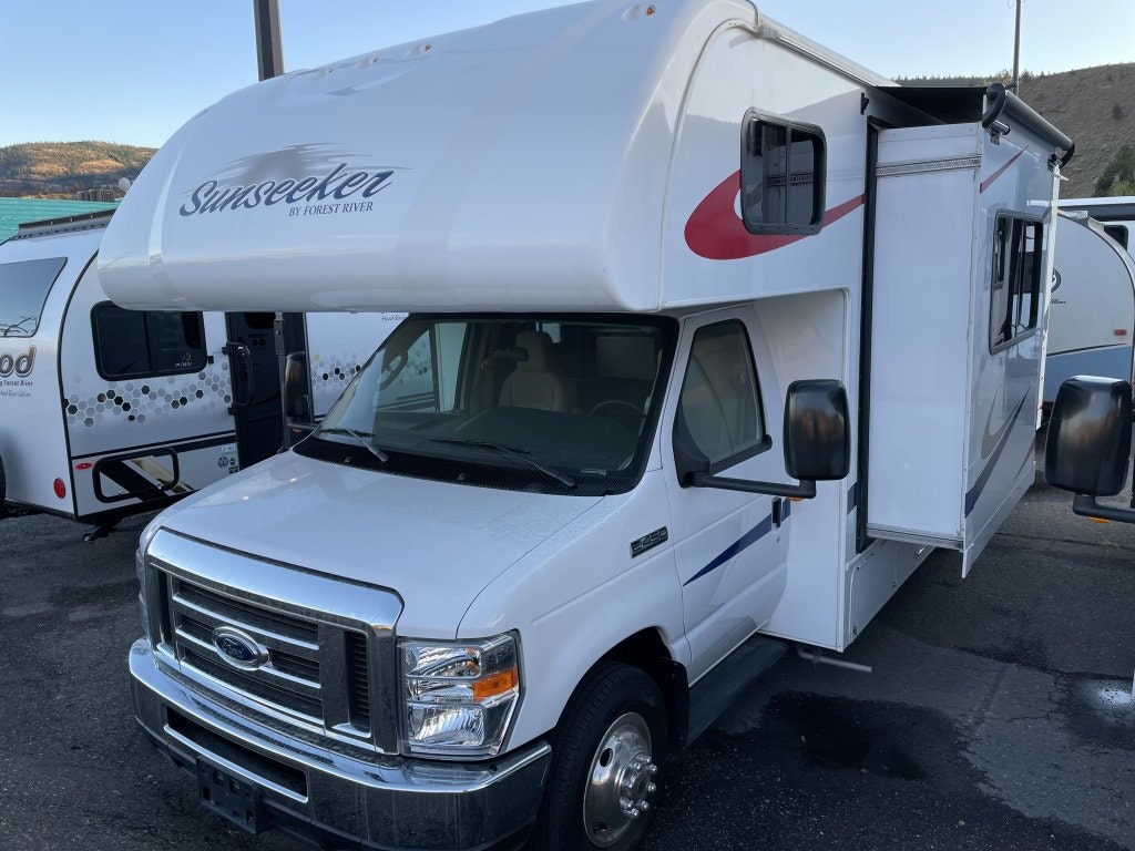 2019 FOREST RIVER SUNSEEKER 2650 (C14585) Main Image