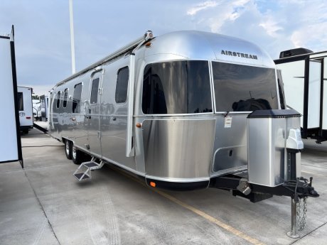 2018 Airstream CLASSIC 33FB  Travel Trailer