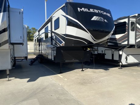 2021 Heartland MILESTONE 377MB  Fifth Wheel