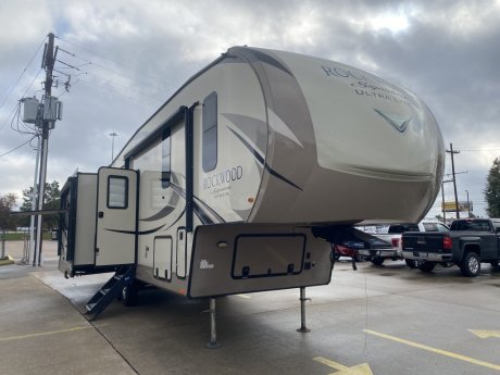 2018 Forest River Rockwood Ultra Lite 8290BS  Fifth Wheel